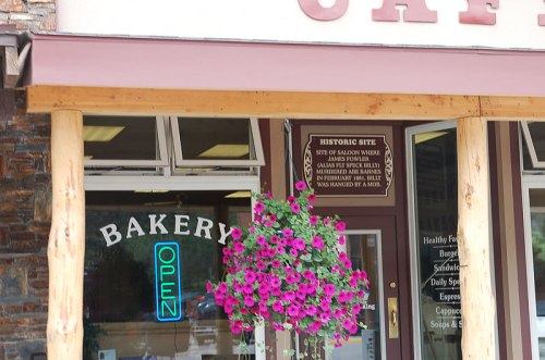 Yes, it's a cute bakery now, but the historic sign points out that back in the day, Fly Speck Billy brought about the untimely demise of Abe Barnes. The the town "got a rope....."
